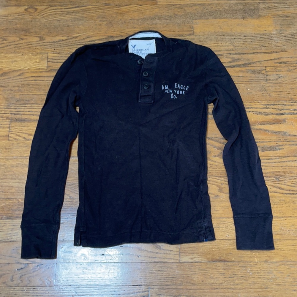 Men’s American Eagle L/S Henley tee. Size XS